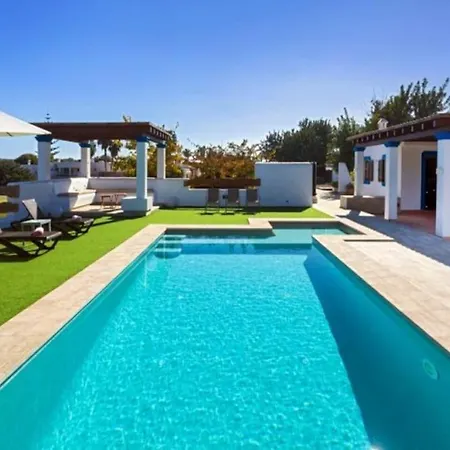 Can Parella Villa *