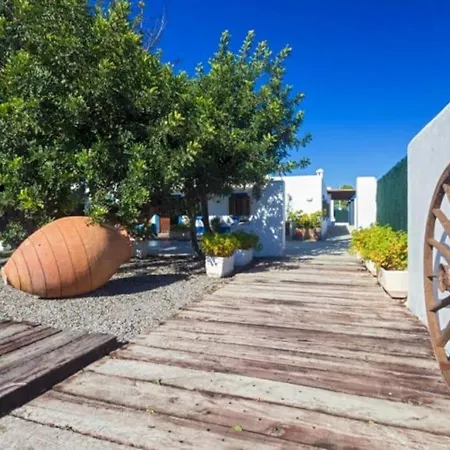 Can Parella Villa