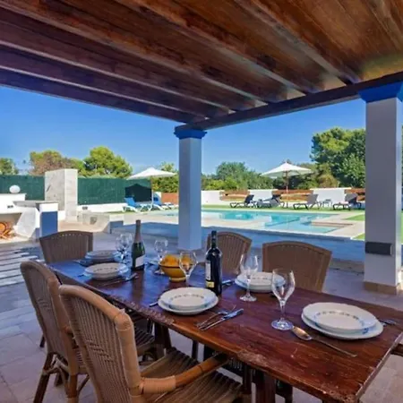 Can Parella Villa *