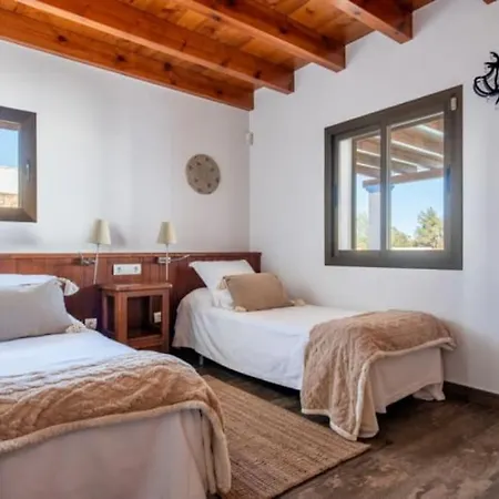 Can Parella Villa